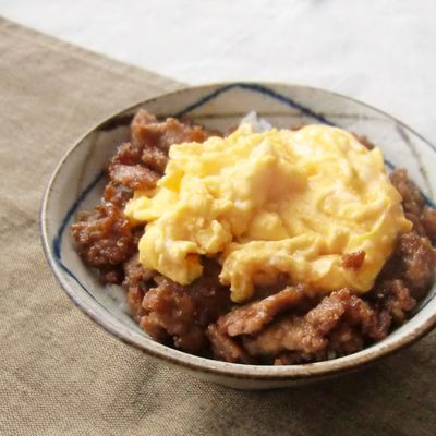 基本からアレンジまで!思わずつくりたくなる「豚ひき肉 たまご丼」のレシピ集クックパッド