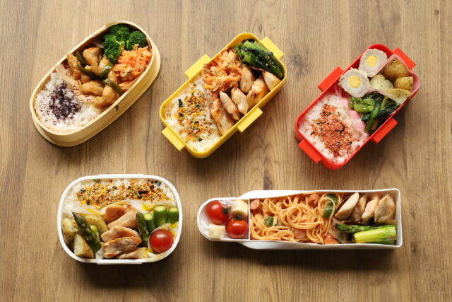 まるごと冷凍つくりおき弁当、大好評です! 今回で3回目になります。 5日分のお弁当は まるごと冷凍庫にドン! 食べたいときに そのままチンするだけ!ぜひストーリーズから見てください!まるごと冷凍弁当冷凍保存冷凍つくりおきお弁当お弁当おかず作り置き