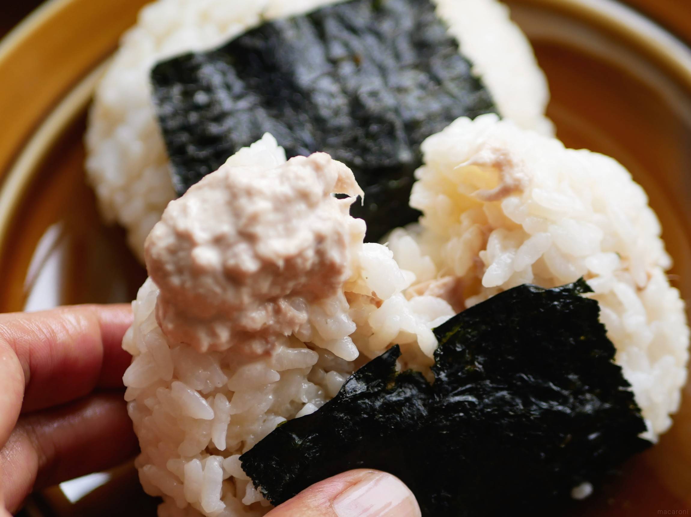 最強のコンビニおにぎりはどれ？ コンビニ4社のツナマヨおにぎりを食べ比べてみた2023年3月25日- エキサイトニュース