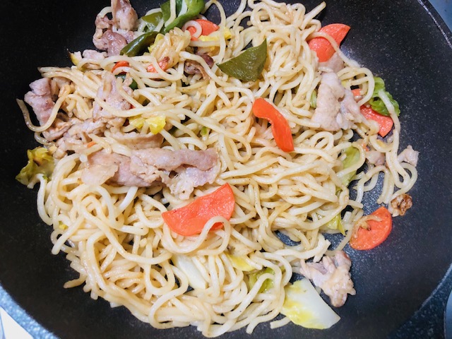 焼きそばを冷凍保存⁉ 冷凍前と解凍後のひと手間で時短調理の強い味方に!HugKum はぐくむ