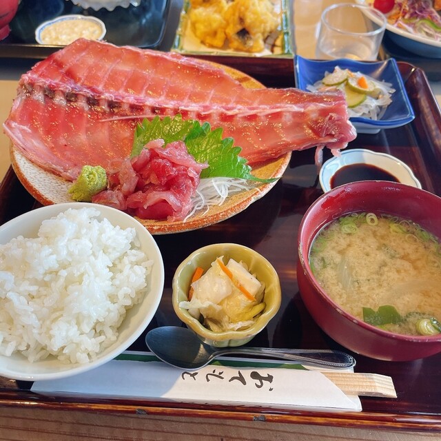 わとや食堂、OPEN初日から大盛況！ランチメニューはもちろん、自家製の酵素ジュースやデザートも大好評です。昨日からご予約のお電話も沢山頂いており、ありがとうございます。ペットとご一緒の場合はテラス席の席数に限りがありますので、ご予約をお勧め致します🐶わと