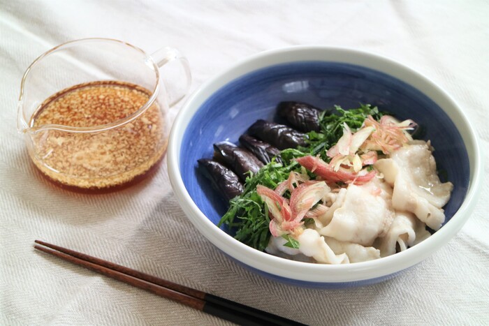 夏に食べたいさっぱりおかず！梅干しと大葉が入ったなすの煮浸し