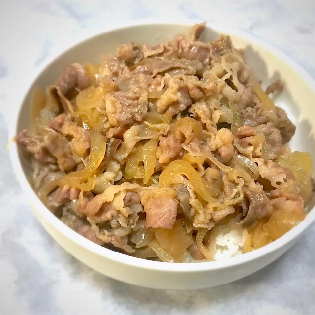じゃないレシピ 「玉ねぎ」ならぬ「セロリ」で牛丼作ってみた！煮込んでもシャキ旨な神食感♡ 農家直伝2023年5月31日- エキサイトニュース