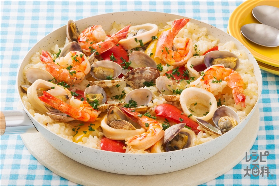 お家で簡単! フライパンで本格パエリアレシピ。プロの作り方は米を洗わない&炒めないが正解三越伊勢丹の食メディアFOODIE フーディー