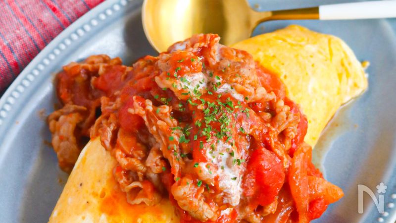 きのこトマトソースのひき肉オムライス