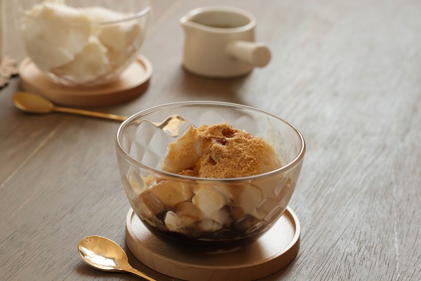 もっちもち！ 牛乳わらびもち前原製粉株式会社 義士