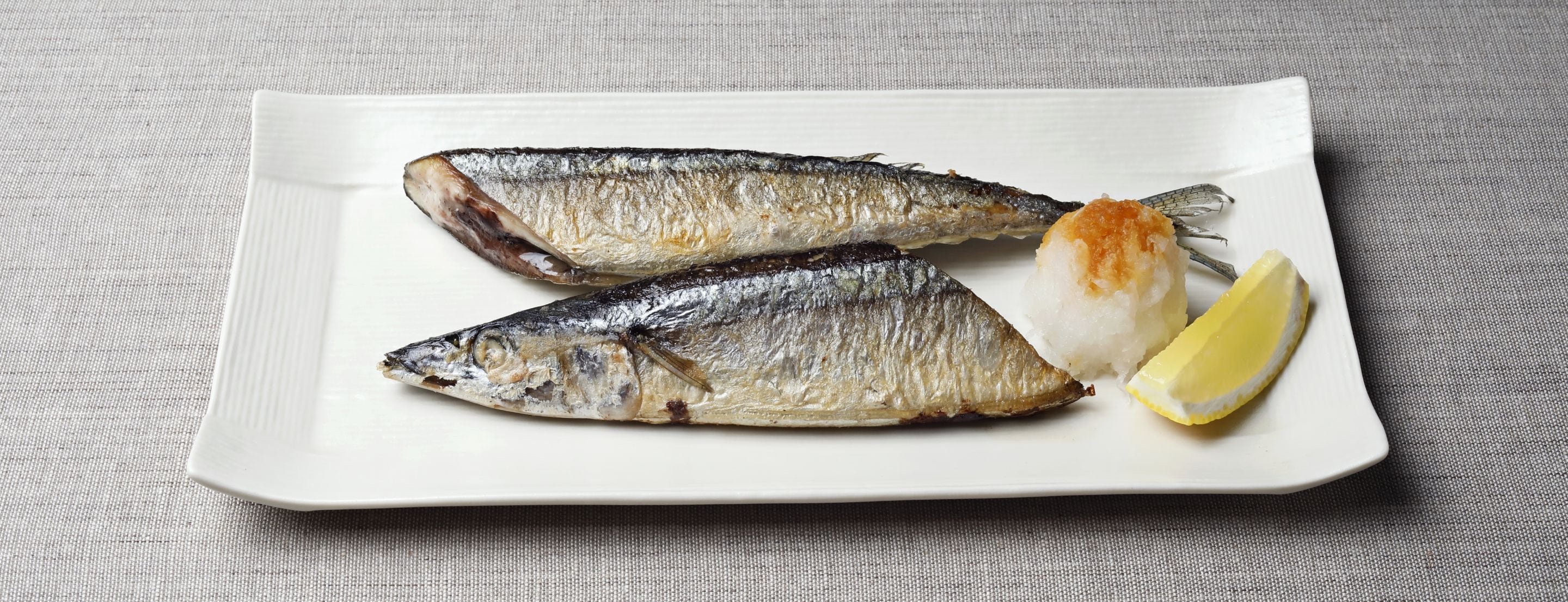 フライパン＆グリルで「さんまをおいしく焼く方法」決定版。切り込みを入れる理由は？ROOMIE ルーミー