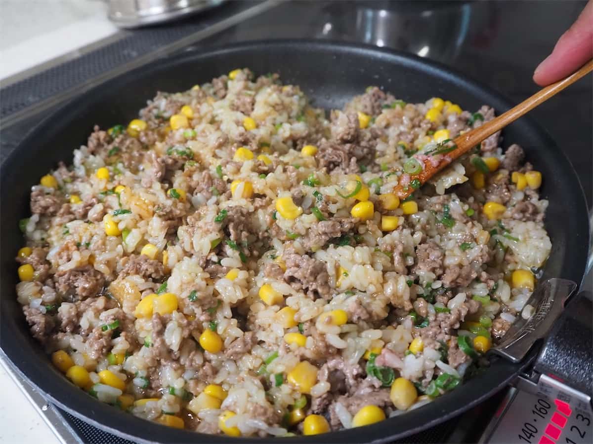 フライパンで簡単ペッパーランチ風ご飯の作り方