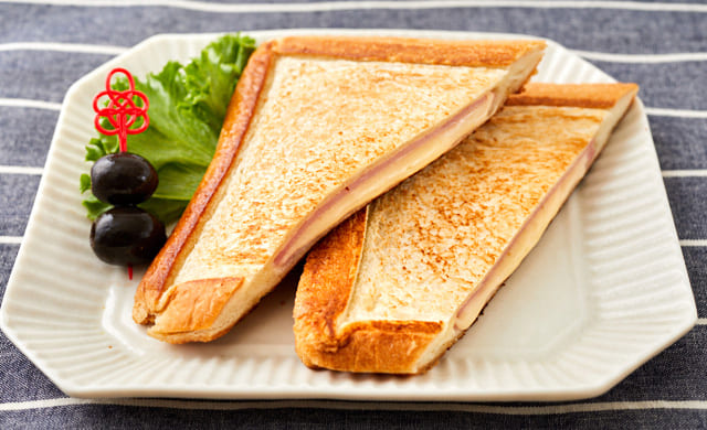 Ｔｏｆｆｙ １枚の食パンで作れる！ハーフホットサンドメーカーFELISSIMO PARTNERS フェリシモパートナーズ フェリシモ 公式通販