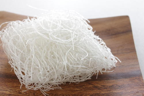 『水で戻さないから超かんたん！』ひき肉と小松菜の春雨煮の作り方。栄養バランスも◎