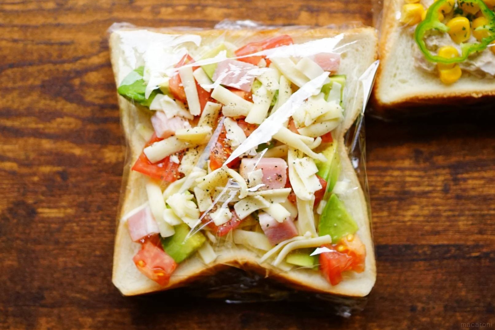 アボカドとサーモンのサンドイッチ - 冷凍野菜のパイオニア ライフフーズ株式会社冷凍野菜のパイオニア ライフフーズ株式会社