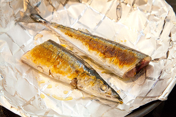 フライパンで焼く秋刀魚の塩焼き定食 秋の味覚- おうちごはんストーリ