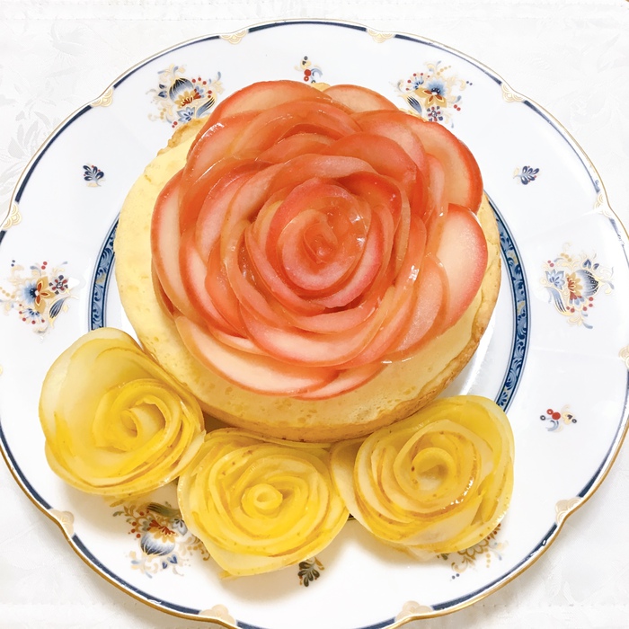 実は超簡単！？インスタ映え必至！りんごで薔薇を作る、アップルローズケーキの作り方美味ごはん