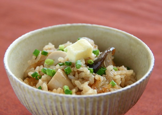 キノコバター醤油炊き込み~ベーコンの旨み