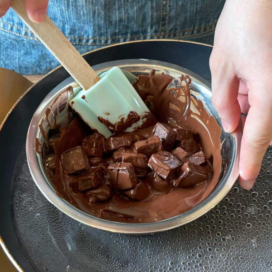 お祭りの屋台大好き！ 去年のお祭りで出会ったチョコバナナ 知らない間にこんなにも進化してた！ 昔はコアラのマーチついてるだけでテンション上がったのに‥プーさん くまのプーさん 維尼 維尼熊 小熊維尼 ソフビパペットマスコット winniethepooh disney ティガー