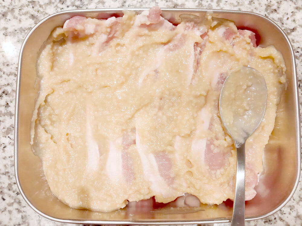 西京味噌に漬け込んだ”豚肉の味噌炒め焼き”