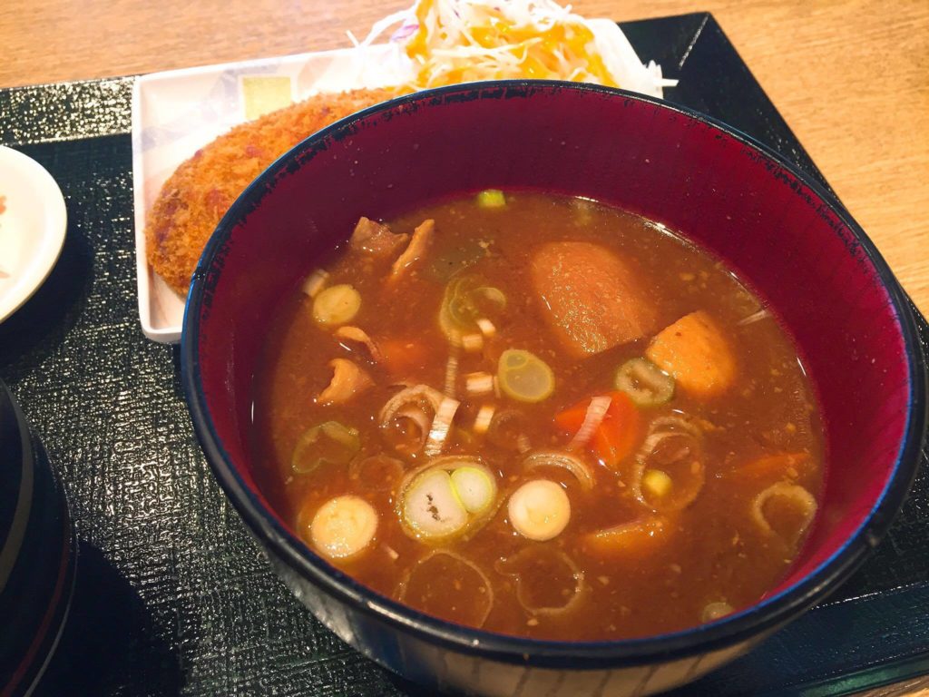 赤だしみそで！根菜たっぷり赤だし豚汁