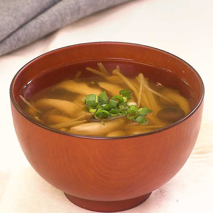 旨味がしみ出る！ まいたけのお吸い物
