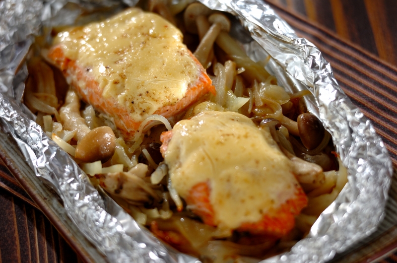 ごはんがすすむ系！簡単5分！鮭の味噌マヨホイル焼き : ビジュアル系フード