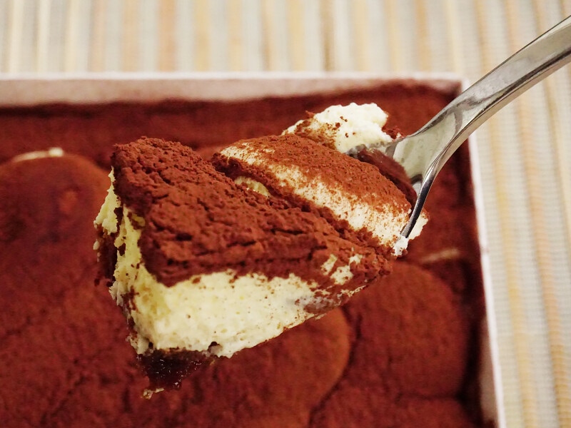 ねっとり濃厚生チョコがたまらない 成城石井 マニア溺愛の贅沢4層仕立てスイーツ♪ - トクバイニュース