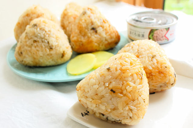 パクッとつまめる！ 和風ツナマヨおにぎり