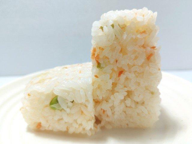 セブン-イレブンから新登場!! まさに大勝利の組み合わせ「話題のおむすび」がコチラです!! いぬきち- エキスパート - Yahoo!ニュース