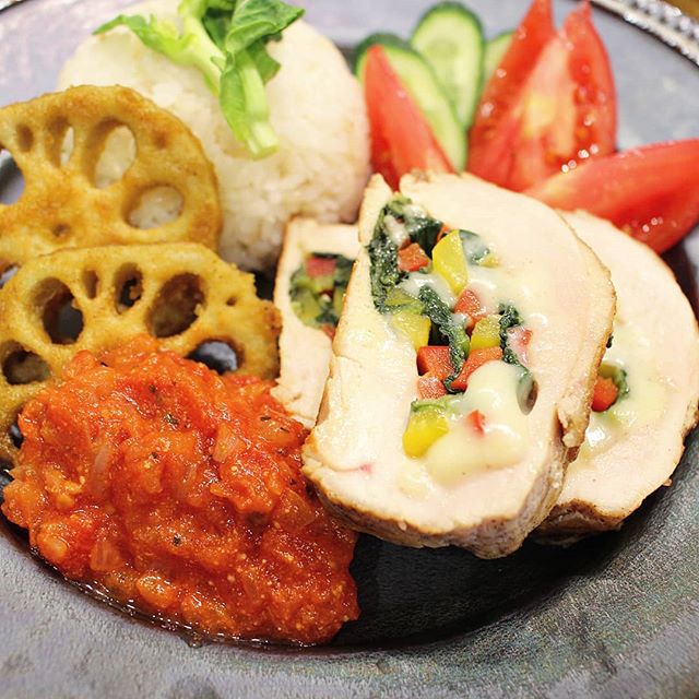 蒸し鶏アレンジ！野菜もたっぷり摂れるヘルシーレシピ6選 - macaroni