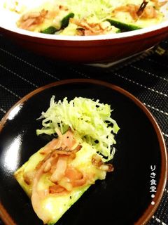 @naho_no_gohan◀︎簡単レシピはこちら💓, , 山芋あったらコレ作ろ❤️, , \山芋のカリカリチーズ焼き ,材料 ,山芋10㎝くらい, , ★オリーブオイル小さじ1, ★にんにくチューブ2〜3㎝, ★塩適量, ★ドライバジルor青のり 適量, , 🟡チーズ,🟡粉チーズ, ,  作り方 , ①オーブンは200°に予熱しておく, ,