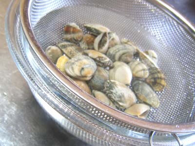 アサリの砂抜きと塩抜きと保存、解説付き