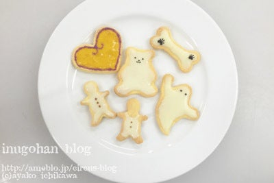 ⁡,愛犬お顔アイシングクッキー , ⁡, 愛犬のお誕生日、記念日に, 大人気の犬用アイシングクッキー, ⁡, 愛犬のお写真、,お名前、年齢を伺い, 一点ずつ、, 丁寧にお作りしています。, ⁡, 「犬用アイシングクッキー、, うちの子食べるかな⁈」, と不安な方に。, ⁡,イベント時に、アイシングクッキーの販売をしています。, ⁡, お手軽なお値段で, 1枚からご購入頂けますので、,