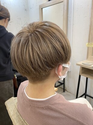 ミルクティーカラーの髪色見本 ブリーチなし暗め～ブリーチあり明るめのレシピ19選！市販おすすめヘアカラーも紹介LIPS