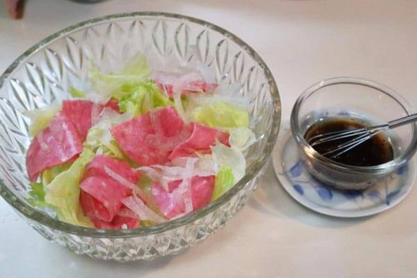 ソーセージとレタスのオイスターソース炒め - おうちで楽しむ簡単レシピ