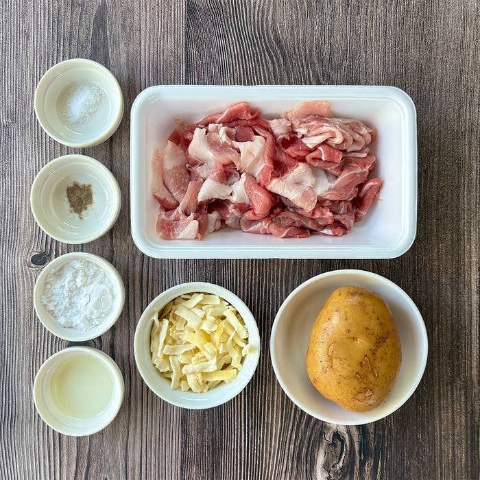 北海道産じゃがいもと人参と豚肉のチーズ焼き