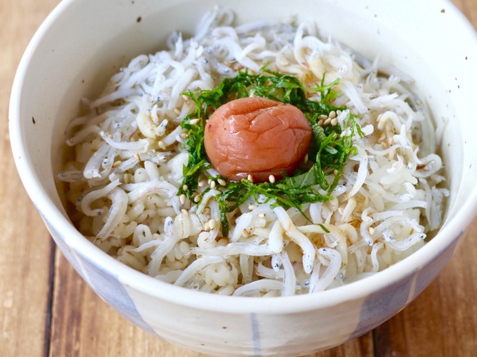 しらす丼と卵白のみそ汁の献立卵全部を使い切る白ごはん.comの献立シリーズ：白ごはん.com