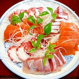 南天の葉を少し折るだけで？ 『正月ぴったりな鶴』に感激の声！ – grapeグレイプ