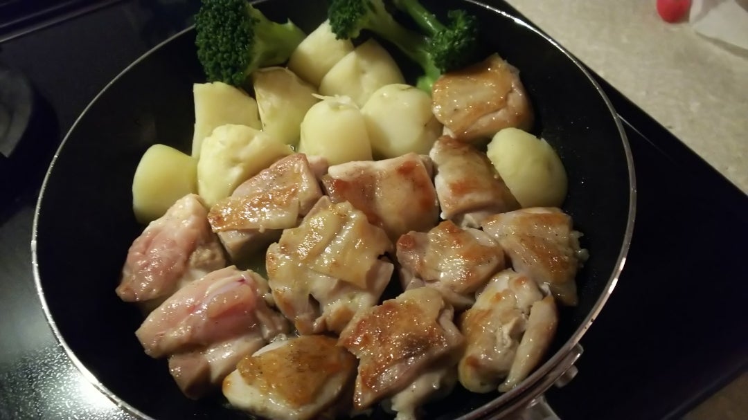 志麻さんレシピカリカリじゃがいもと鶏肉のソテー☺️茶碗蒸しシンプルな料理とせいろ愛☺️