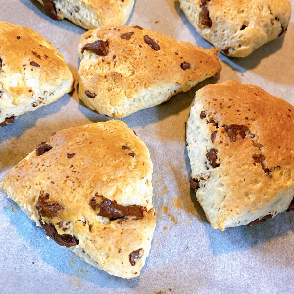 簡単✨スタバ風チョコスコーンの作り方