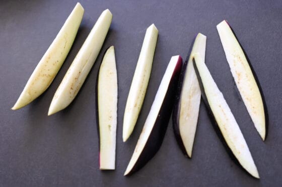 知らないと恥ずかしい！？「ナス」の基本的な切り方を解説！ ぱるとよ- エキスパート - Yahoo!ニュース