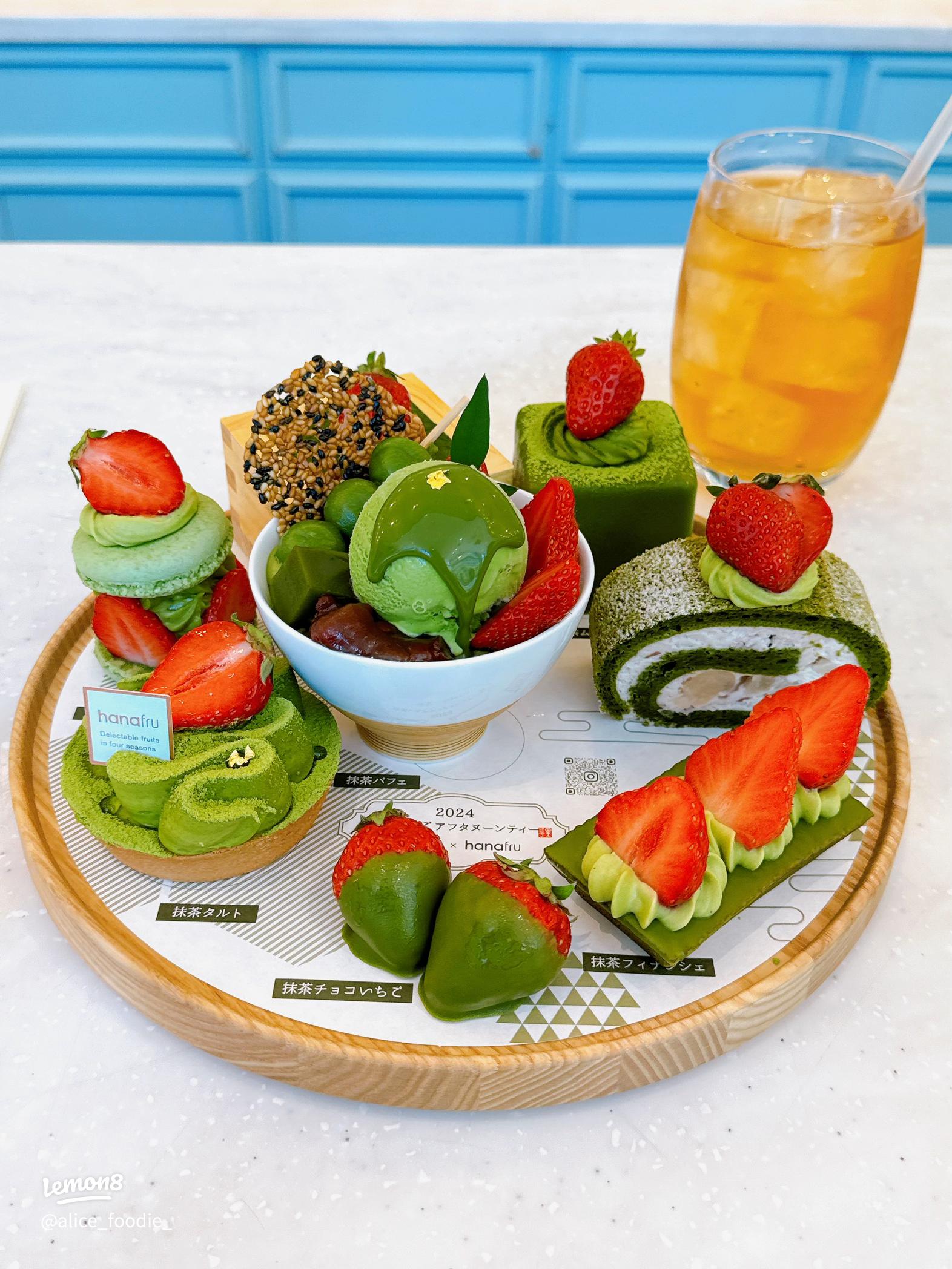 マカロンをのせた苺のドリップケーキの作り方 How to make Strawberry Drip Cake. - YouTube