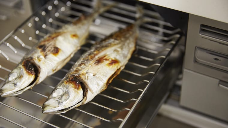 魚焼きグリルの掃除方法は？網と受け皿についた汚れを落とすアイテムもご紹介 - ヒントマガジン ハンズネットストア