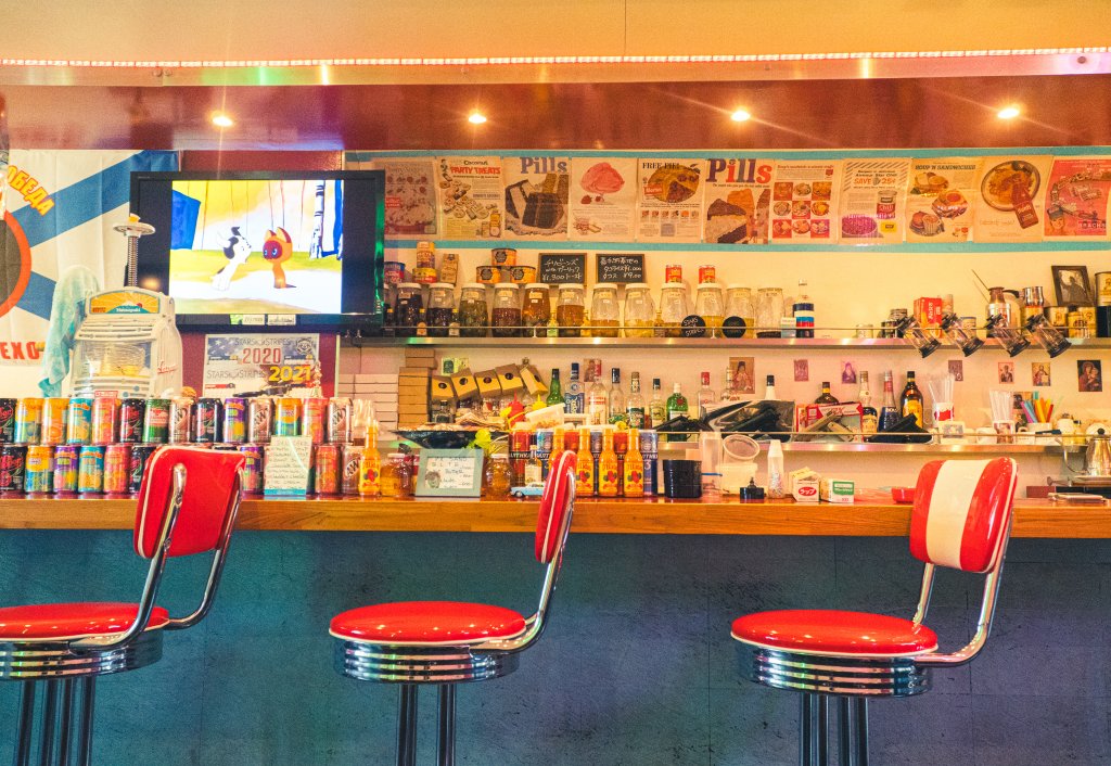 50年代アメリカンダイナー風の店内で“音楽と料理”を楽しむおすすめの過ごし方アメリカンダイナー ラ・ブームのニュースまいぷれ 青梅・あきる野・福生・羽村・日の出