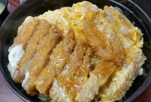 鰹節屋のめんつゆで作るカツ丼