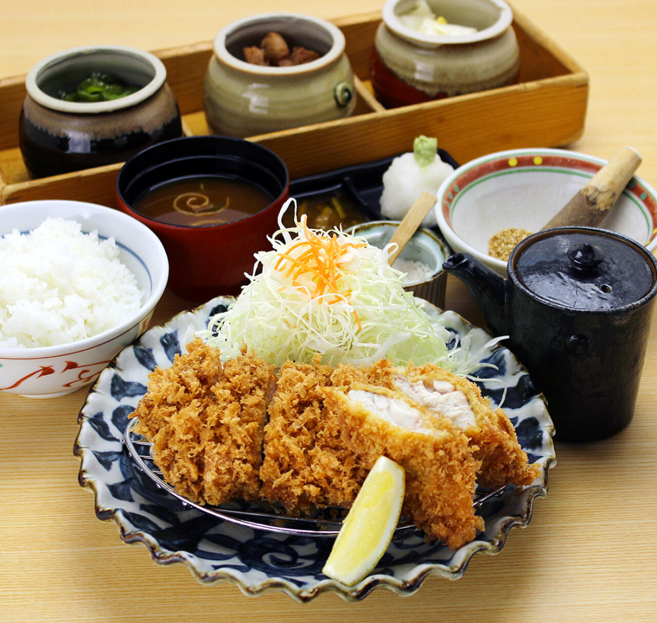 海南市 「萬揚げ とん福天」の名物白とんかつの秘密に迫る - ロカルわかやま-和歌山県