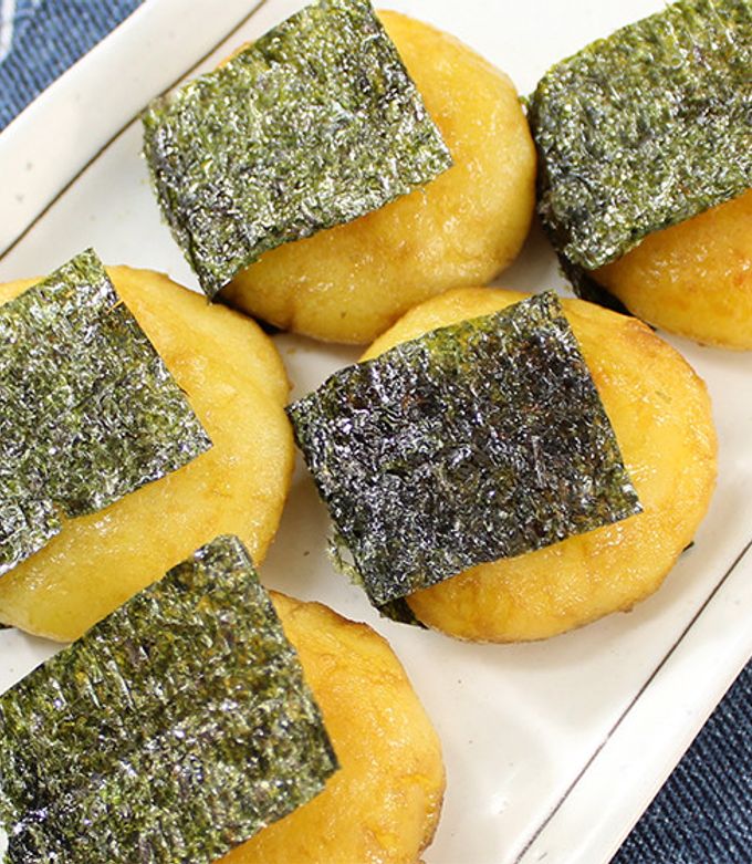 今回はローストポークの作り方です。, 冷めても美味しい豚肉レシピ！, しっとりと柔らかく仕上がるので、ぜひ試してみてください。, —————,材料＆調味料 ※2人前, —————, ■材料, ・豚肩ロース 300ｇ, ・ジャガイモ 200ｇ, ・ニンニク 1カケ, ■調味料,・タイム 2枝, ・白ワイン 100g, ・水 100ｇ, ・鶏ガラ 小さじ1, ・塩、黒胡椒 適量,