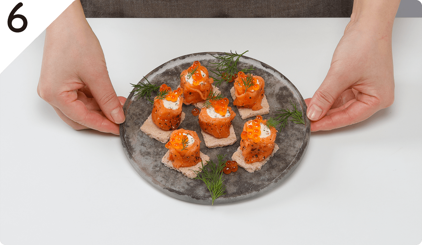 キャンプの万能食材「スモークサーモン」が活躍！15分以内でできる簡単レシピ ひなたごはんキャンプ・アウトドア情報メディアhinata