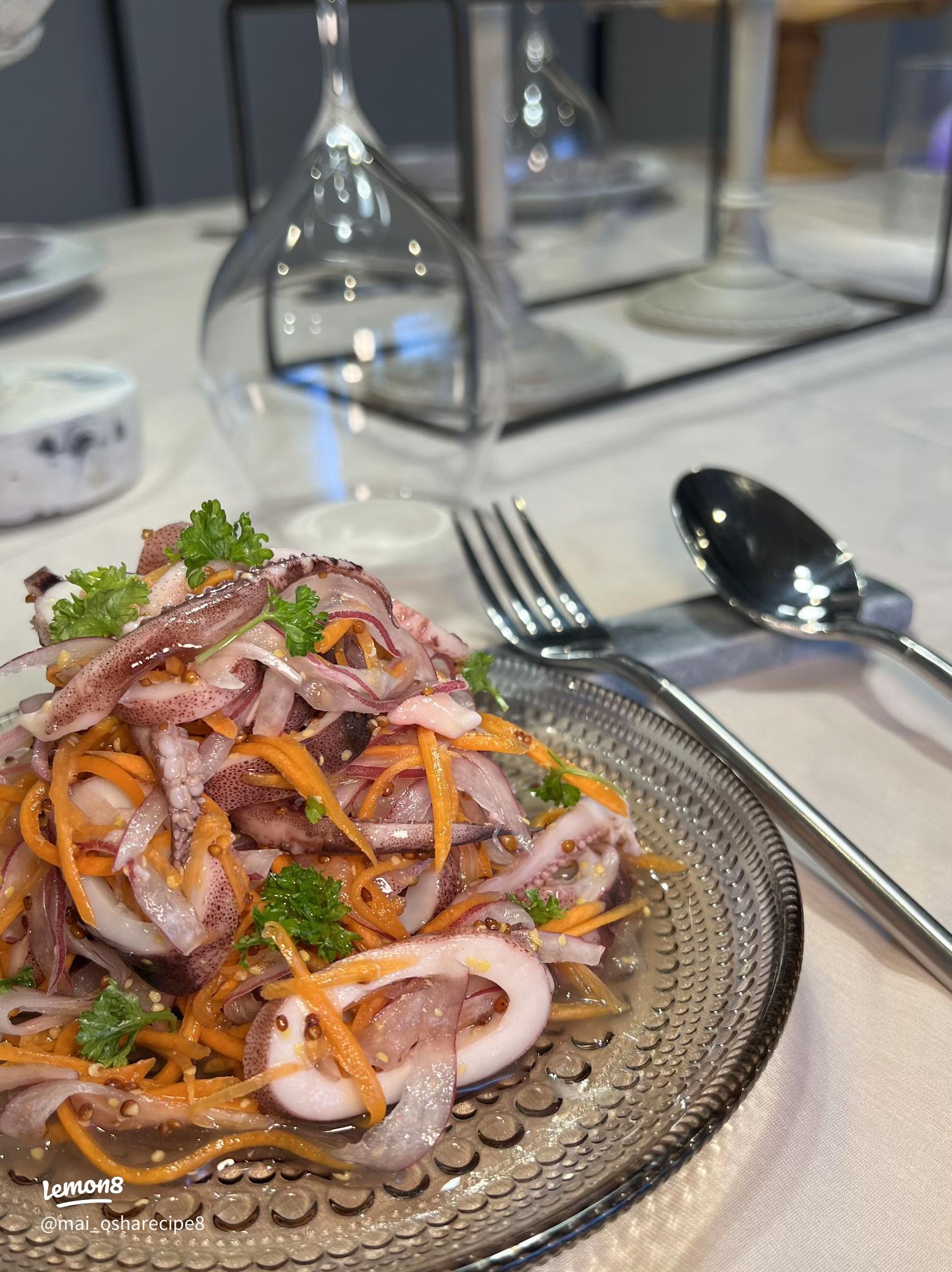 四日市とんてきいい味、いい笑顔 コーミ株式会社