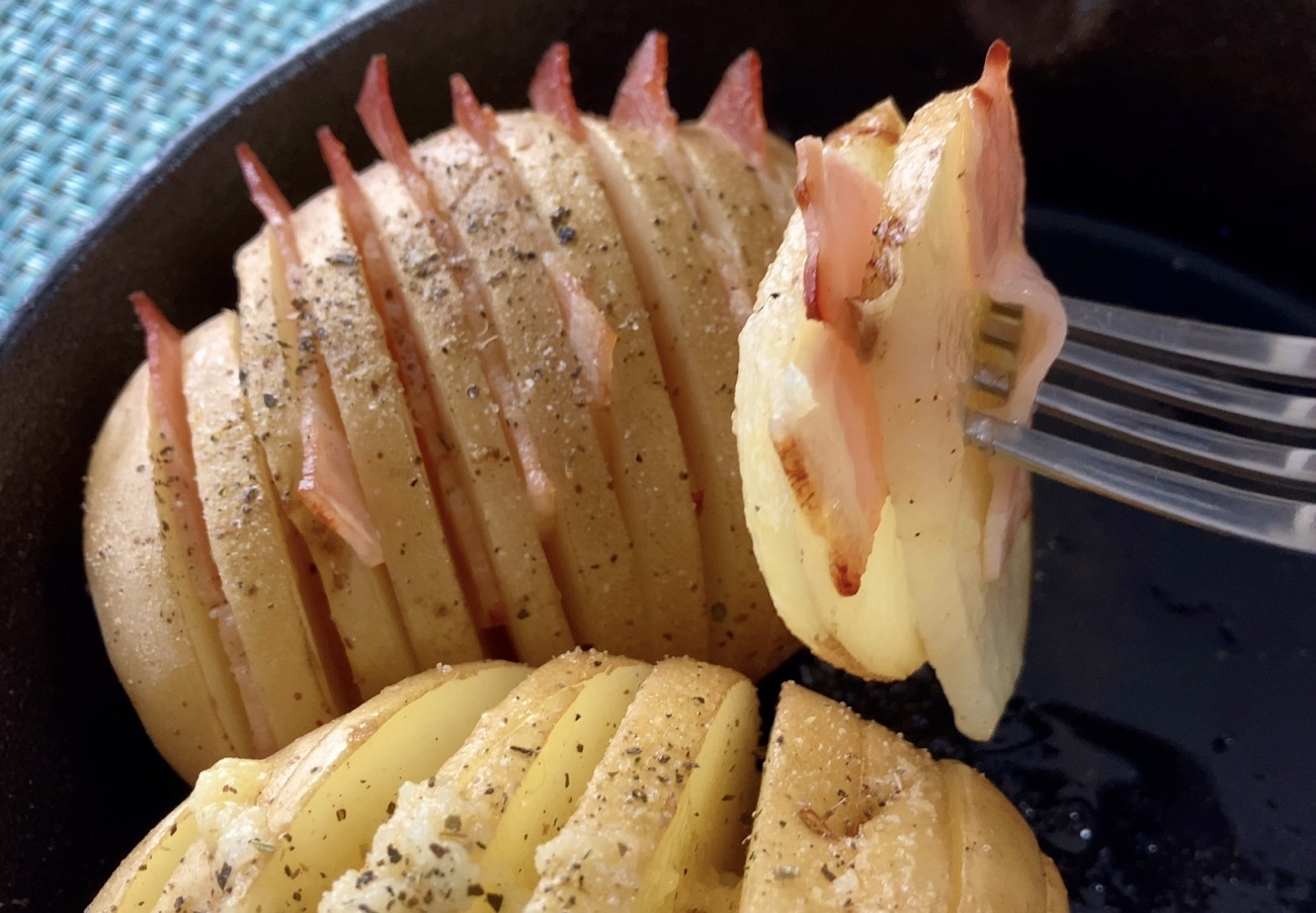 コストコ新商品の「ハッセルバックポテト」がジュワ旨！バター染みる焼きジャガイモ