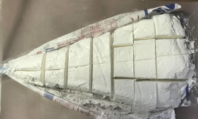 業務スーパーの冷凍クリーム「アマンディ ホイップフローズン」300円代で乗せ放題OKな1000ml入り。使い方も紹介│GYOUSU-note