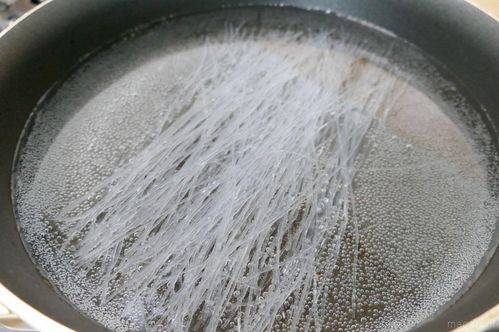 フライパンやレンジでも。春雨の正しい戻し方と注意点をおさらい - macaroni