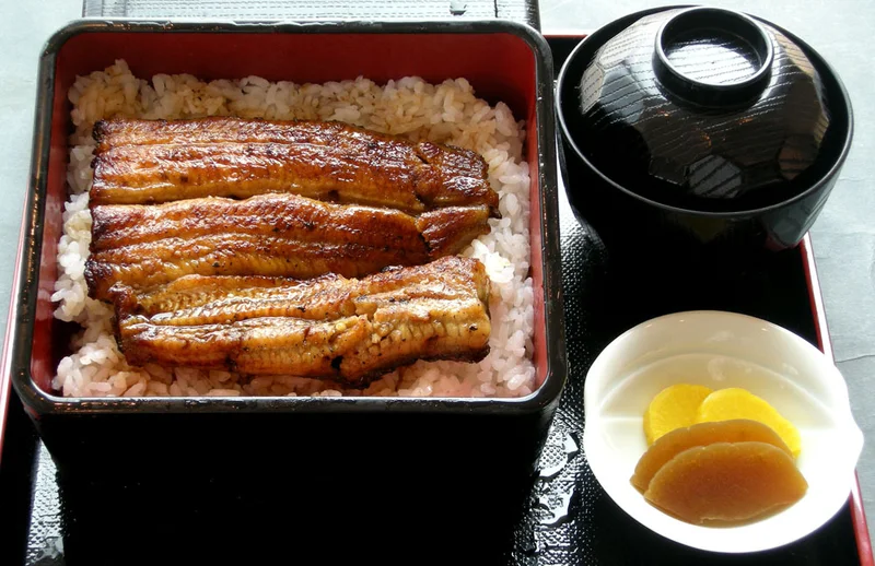 うどん打ちを趣味にしていた父が、吉池で売っていた生うどんを食べたら『こんなにもうまいうどんがこの値段なら、もう打つ必要ない』と引退してしまった -Togetter